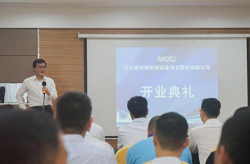 隨后原河南洛陽耐火研究院院長周寧生致辭。